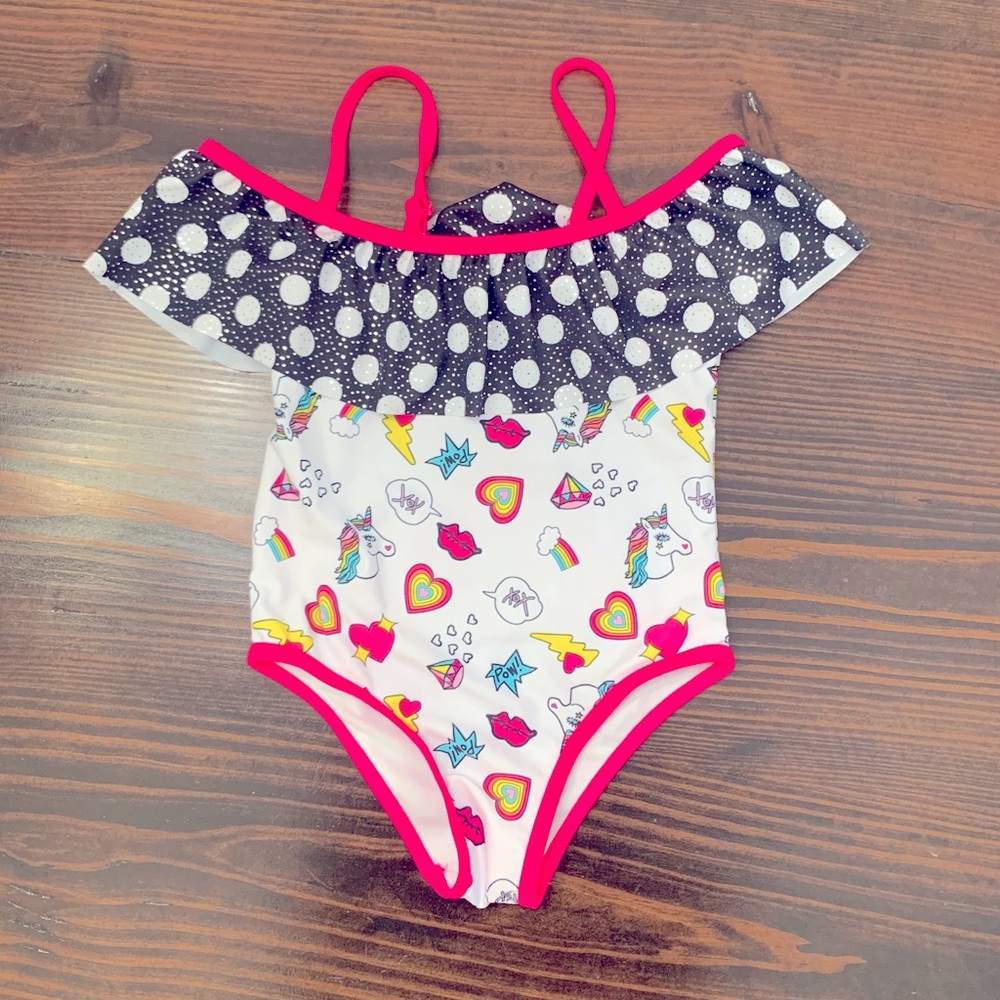 Off the shoulders swimsuit
